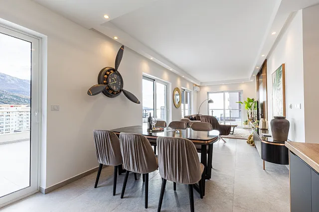 Zum Verkauf steht eine großzügige und luxuriös eingerichtete Drei-Zimmer-Wohnung im Sunny Side Komplex — photo 13